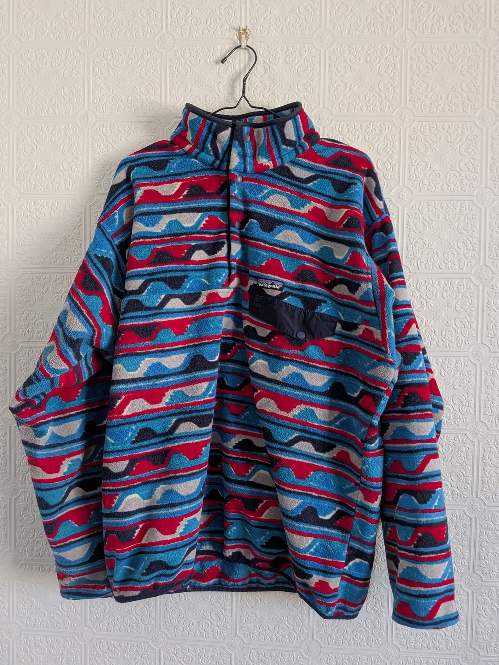 Patagonia Blue Red Gray Patterned Fleece Pullover